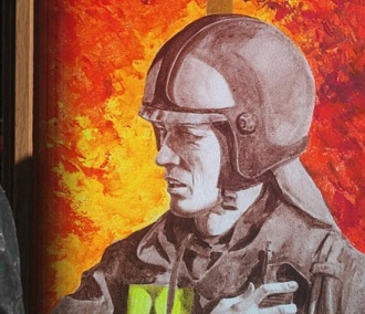 Художница Люшакова посветила новые флуоресцентные картины героям-пожарным