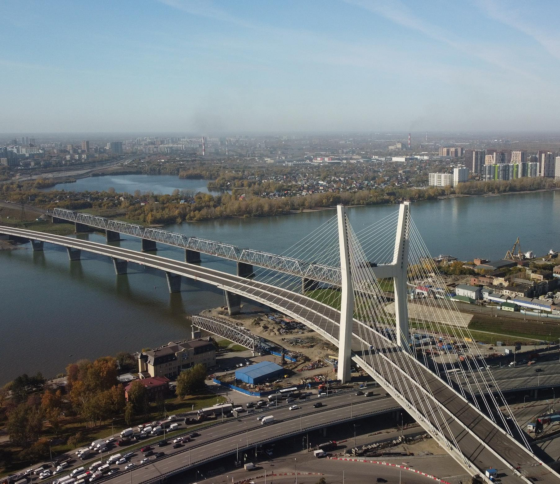 Рабочее движение по новому мосту через Обь откроют в декабре 2025 года