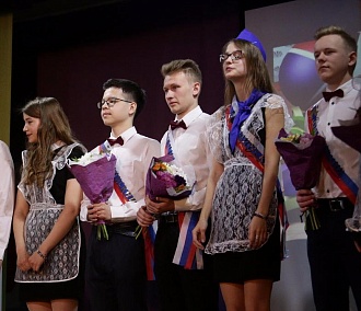 «Это так волнительно»: новосибирские выпускники прощаются со школой