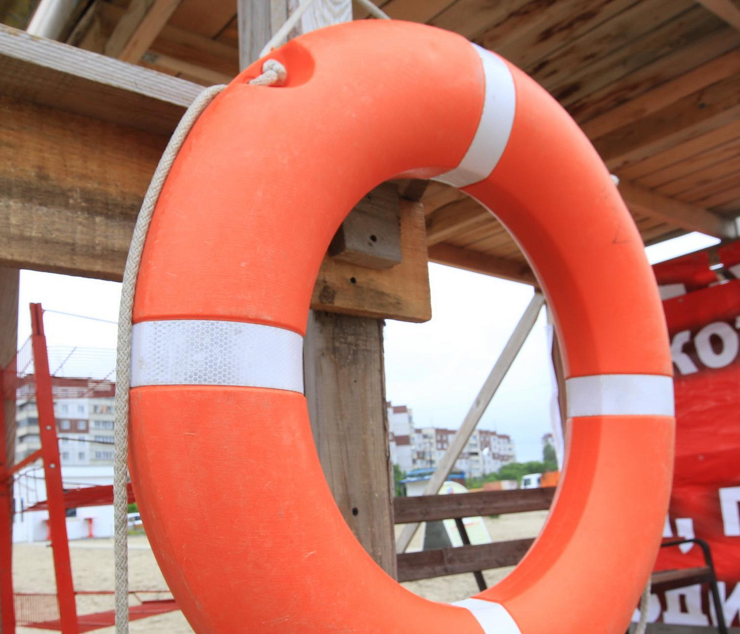 Новосибирцев зовут работать спасателями на пляжах за 24 тысячи