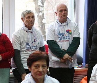 Почти 500 серебряных волонтёров насчитали в Новосибирске