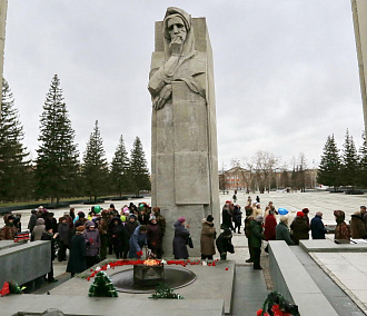 Вместо картошки и наперекор Москве: история Монумента Славы