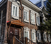 Кружевные наличники обновят у двухэтажного особняка в центре Новосибирска