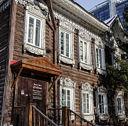 Кружевные наличники обновят у двухэтажного особняка в центре Новосибирска