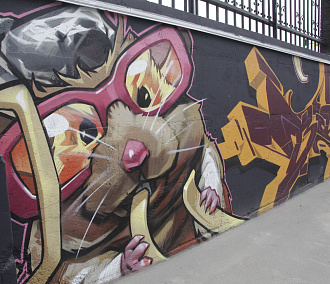 12 огромных граффити появились в лофт-квартале на Фабричной