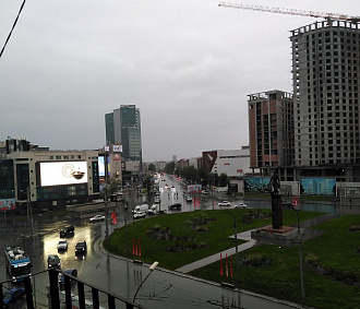 Мощный ливень с грозой накрыл Новосибирск 10 мая