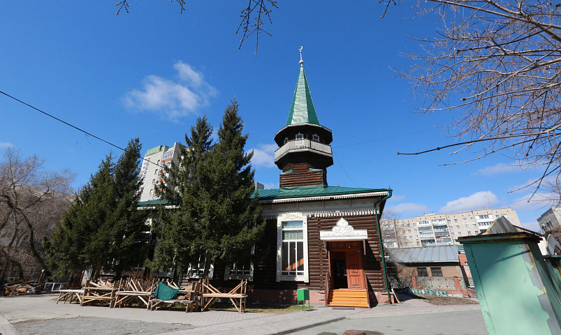 Историческая мечеть «Ихлас» в Новосибирске: фоторепортаж