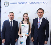 Мэр Кудрявцев поздравил выпускников с «хорошим урожаем» по медалям
