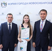 Мэр Кудрявцев поздравил выпускников с «хорошим урожаем» медалей