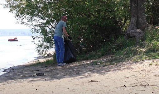Сотрудники Горводоканала собрали 200 мешков мусора на берегу Оби