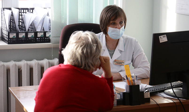 Масочный режим введут в поликлиниках Новосибирска из-за всплеска ОРВИ