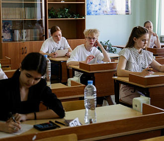 Первый госэкзамен сдают 32 500 девятиклассников в Новосибирской области