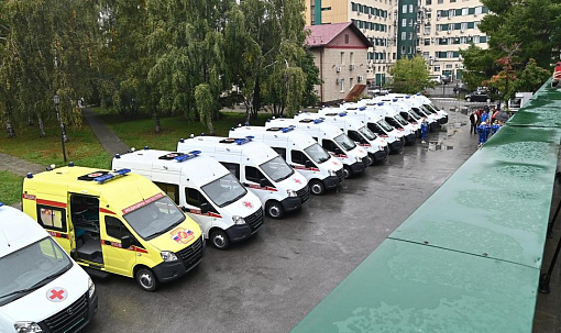 23 новых автомобиля получили бригады скорой помощи в Новосибирске