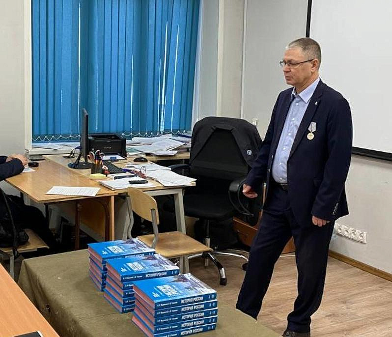 «Герой НовоСибири» рассказал студентам колледжа о жизни на передовой