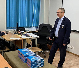 «Герой НовоСибири» рассказал студентам колледжа о жизни на передовой