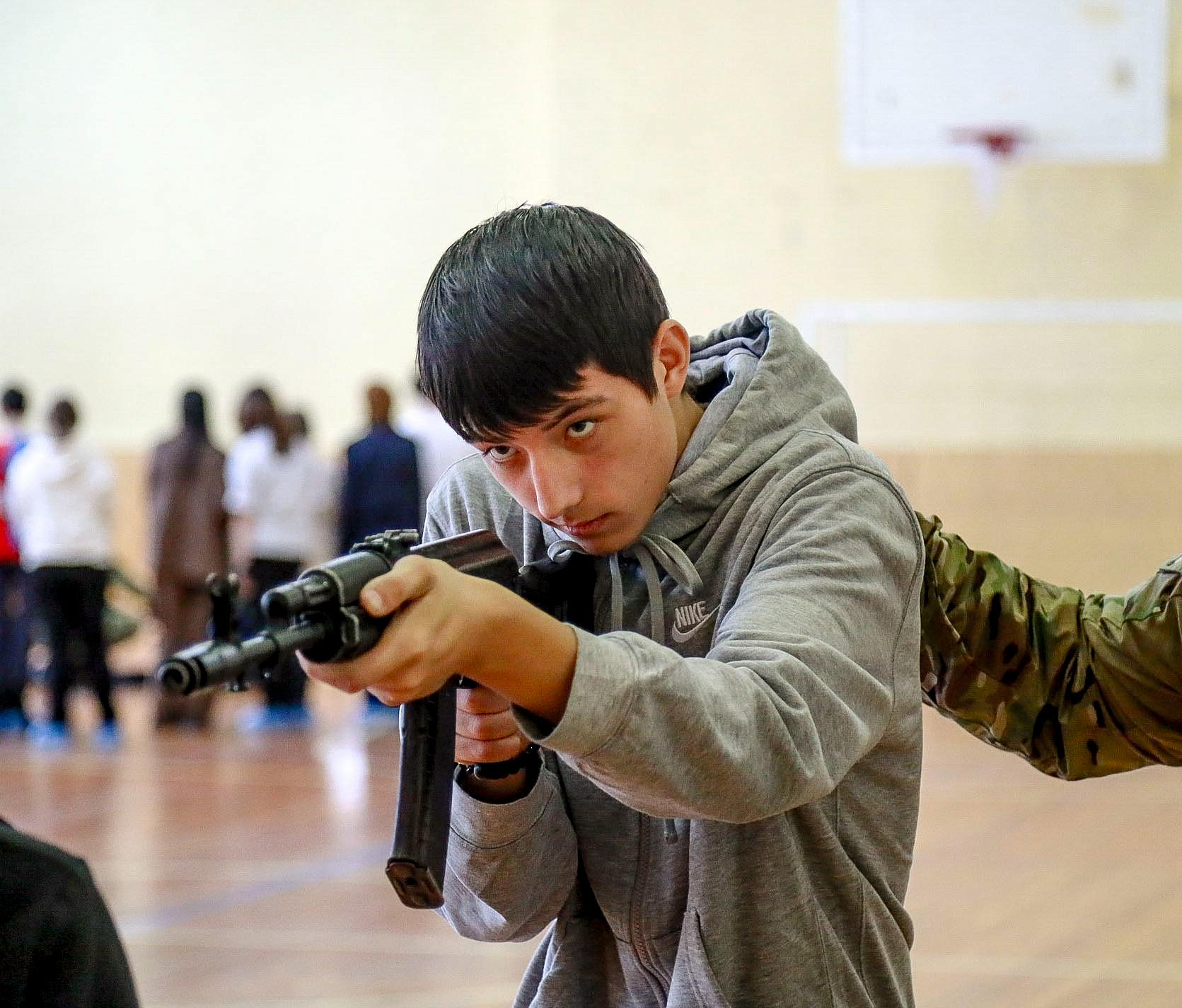 Полигон в «Тёплом доме»: дети осваивают азы военных профессий