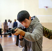 Полигон в «Тёплом доме»: дети осваивают азы военных профессий