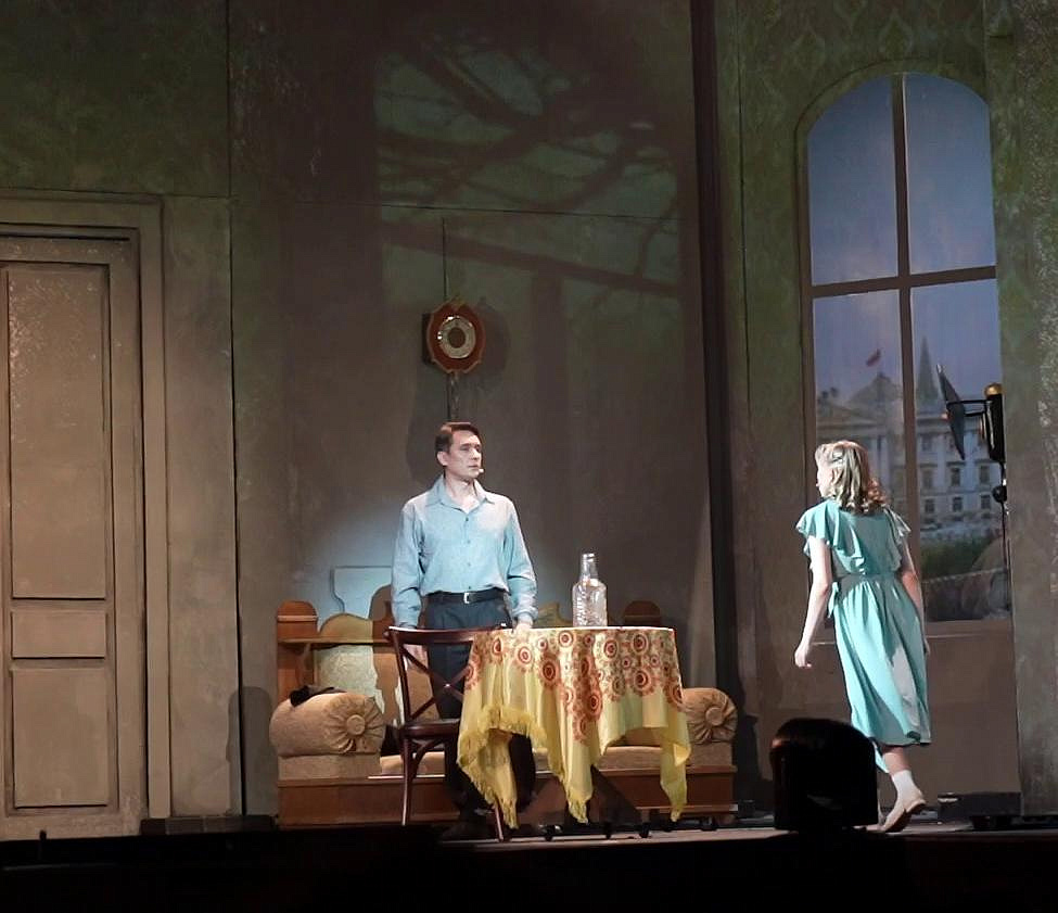 Хочется плакать: драму «Летят журавли» поставили в музтеатре Новосибирска