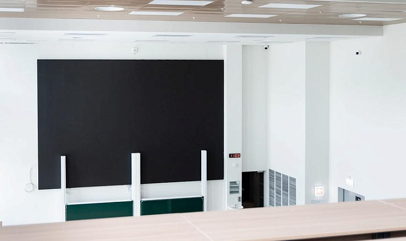 Гигантские LED-экраны установили в аудиториях нового корпуса НГУ
