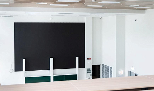 Гигантские LED-экраны установили в аудиториях нового корпуса НГУ