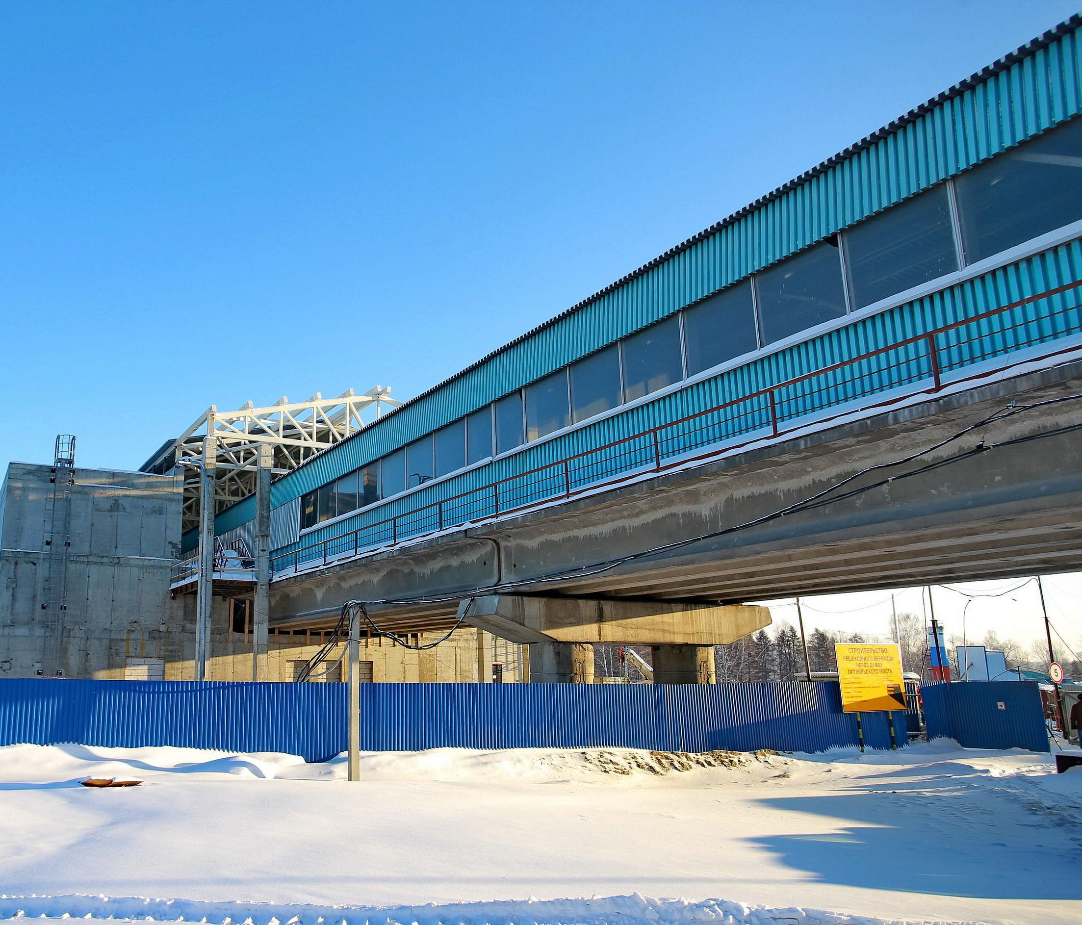 Остекление метромоста в Новосибирске обновят к МЧМ-2023 по хоккею
