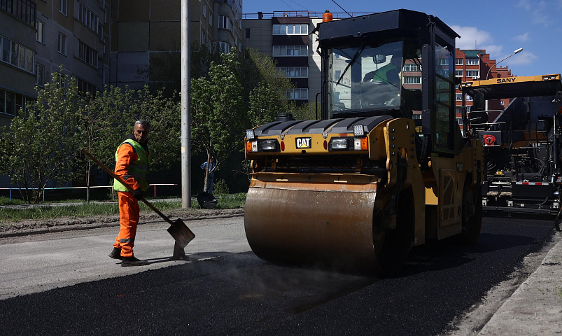 Ямочный ремонт улицы Взлётной у планетария закончат к началу лета
