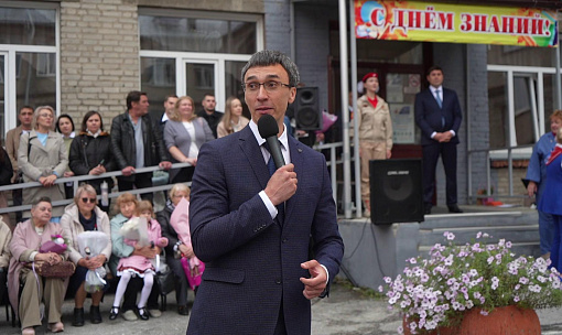 Вице-мэр Попантонопуло дал напутствия первоклашкам школы №168