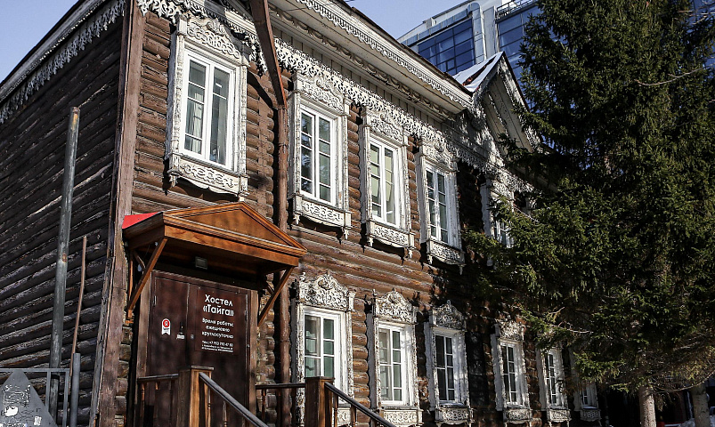 Кружевные наличники обновят у двухэтажного особняка в центре Новосибирска