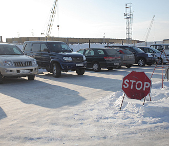 Новосибирцам напомнили о штрафе за прогрев авто во дворе