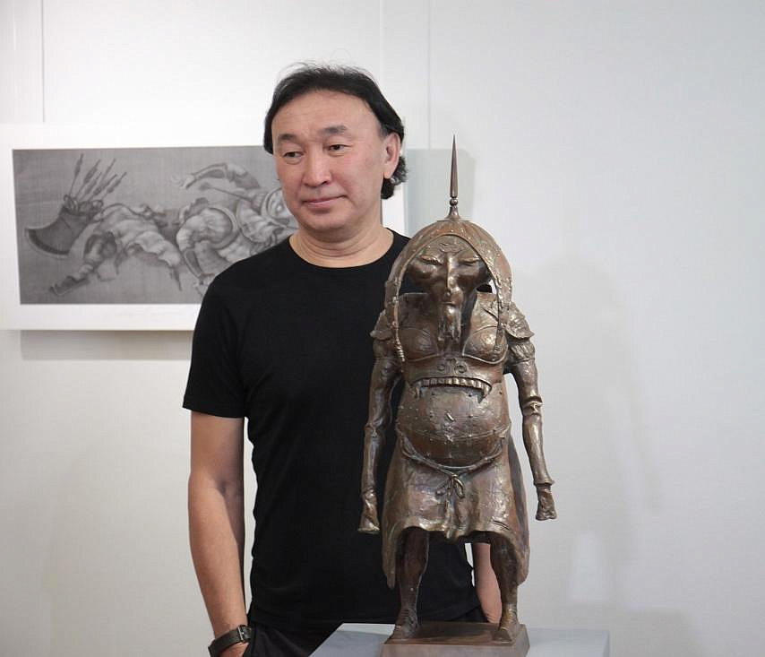 Всемирно известный скульптор Даши Намдаков открыл выставку в Новосибирске