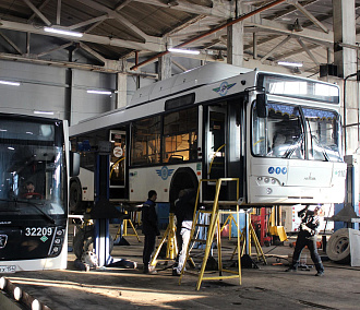 «Новосибгортранс» сократит время на ремонт автобусов за счёт нацпроекта