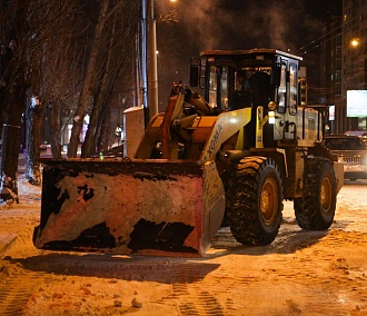 400 снегоуборочных машин вышли на улицы Новосибирска
