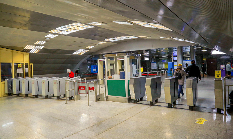 Дополнительные турникеты для «СберТройки» открывает метро Новосибирска