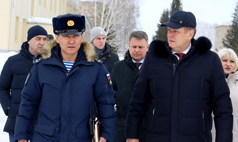 Полпред Серышев посетил соединение спецназа ЦВО