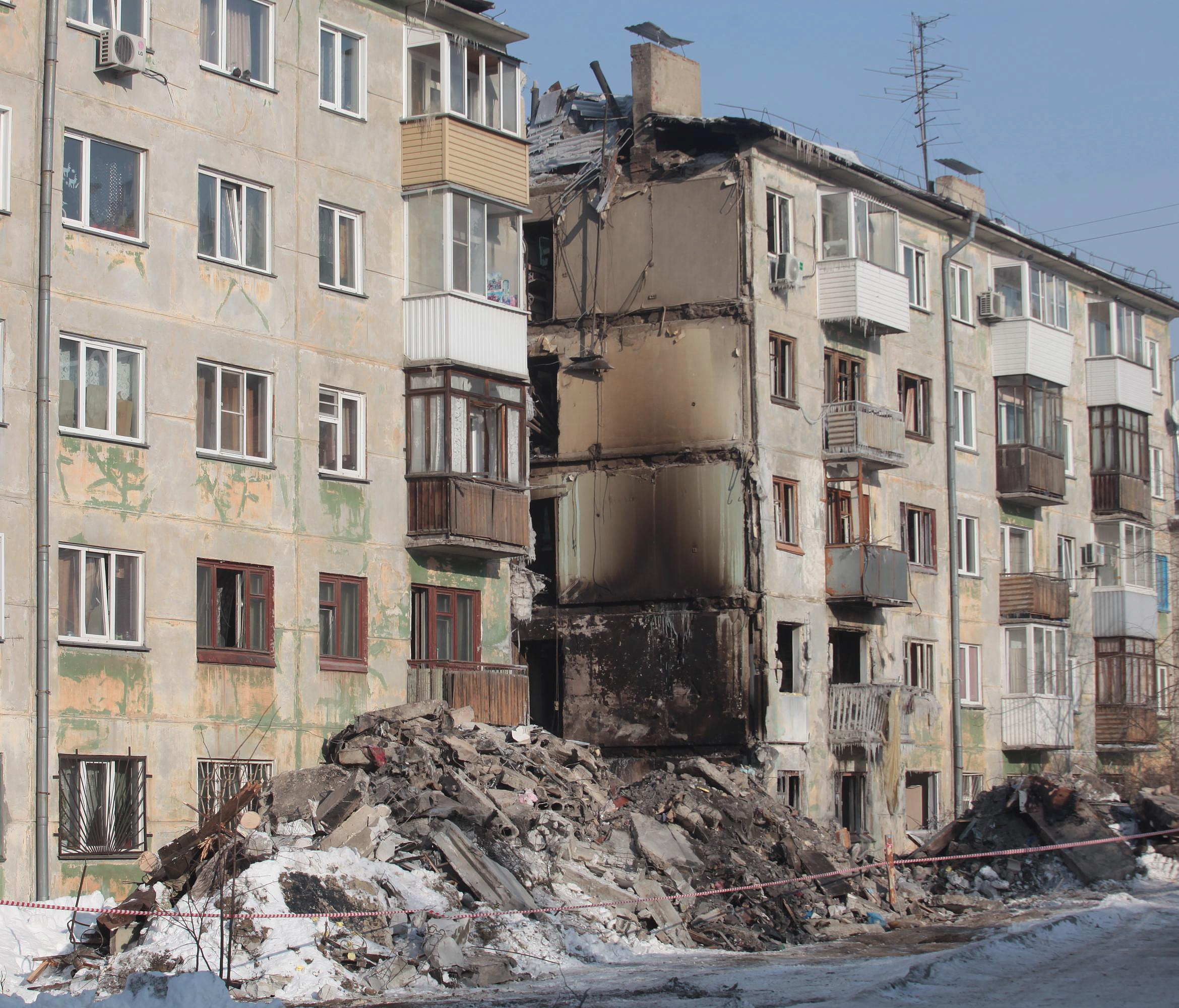 Миллион рублей выплатят семьям погибших при взрыве в Новосибирске
