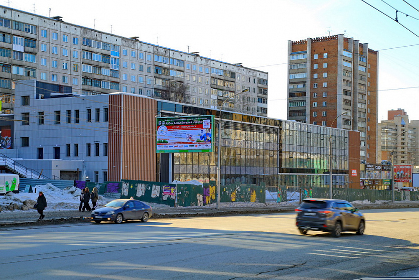 Нива новосибирск. Золотая Нива здание. Здания на золотой Ниве Новосибирск. Новосибирск микрорайон Золотая Нива здание с термометром. Деловой центр на золотой Ниве.