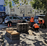 Старую плитку сняли с тротуара на улице Советской
