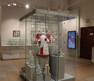 Деда Мороза из ткани 1930-х годов показывают в краеведческом музее