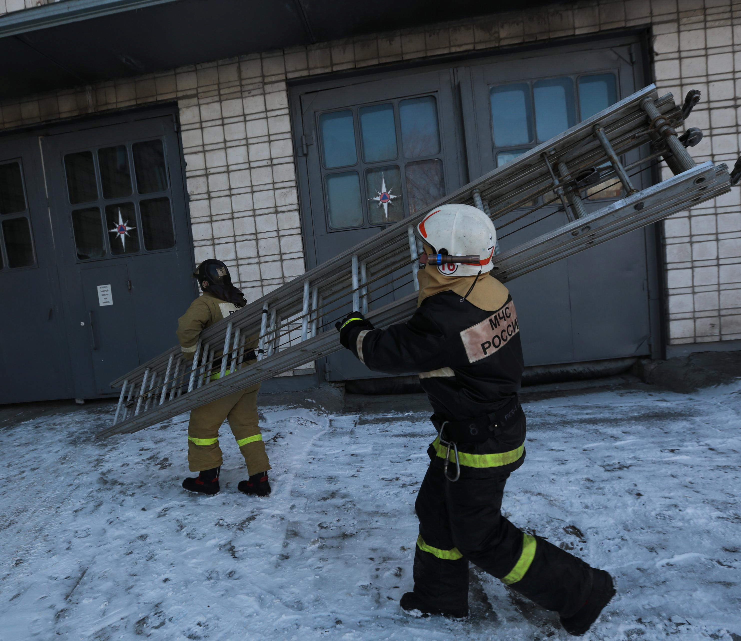 Три человека пострадали при пожарах в Новосибирске за неделю