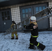 Три человека пострадали при пожарах в Новосибирске за неделю