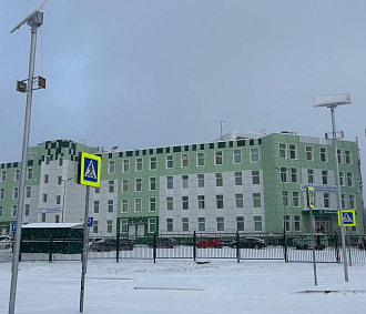 Светофор на солнечной батарее появился у поликлиники на Плющихинском