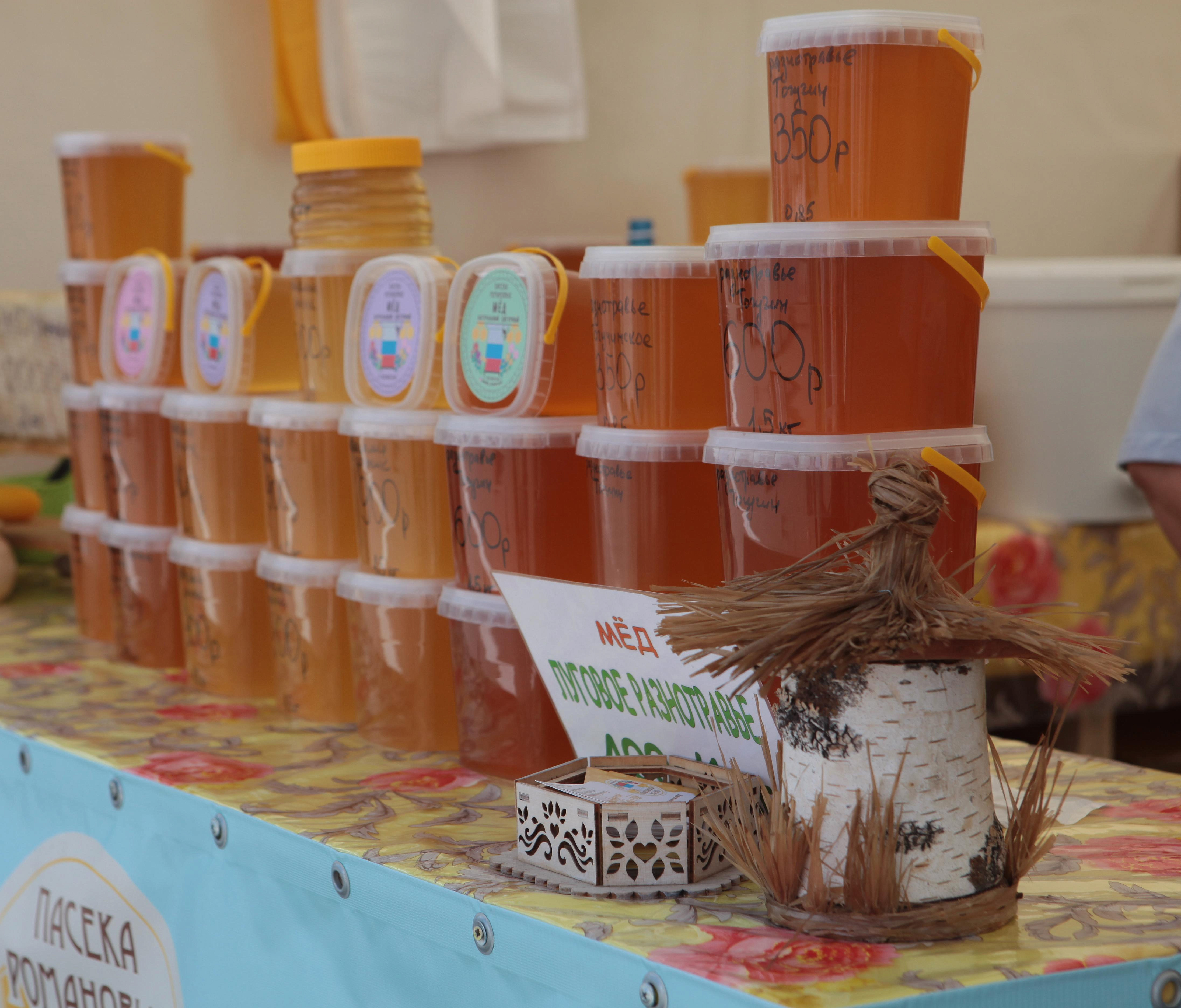 Исцеляющий язву мёд предлагают на ярмарке в Новосибирске