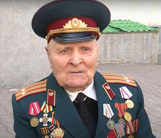 92-летний ветеран пустился в пляс под Майский вальс в Новосибирске