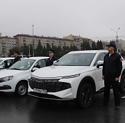 Ключи от 27 новых машин вручили полицейским на площади Ленина