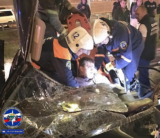Спасатели достали из искорёженной «Тойоты» виновника жёсткой аварии