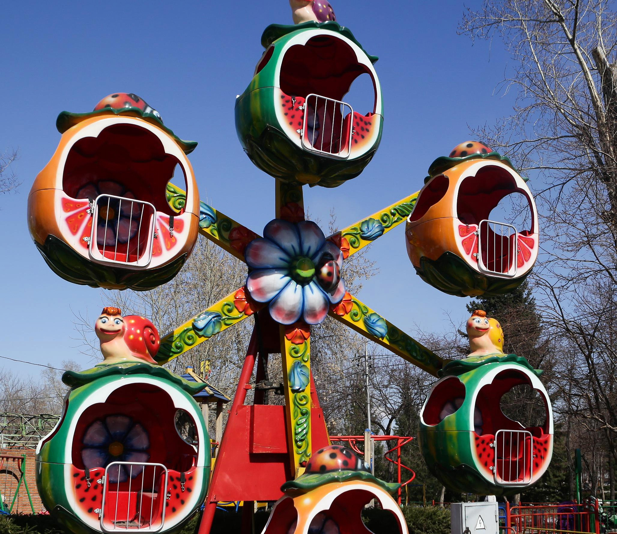 Аттракционы в парке «Первомайский» впервые заработают зимой