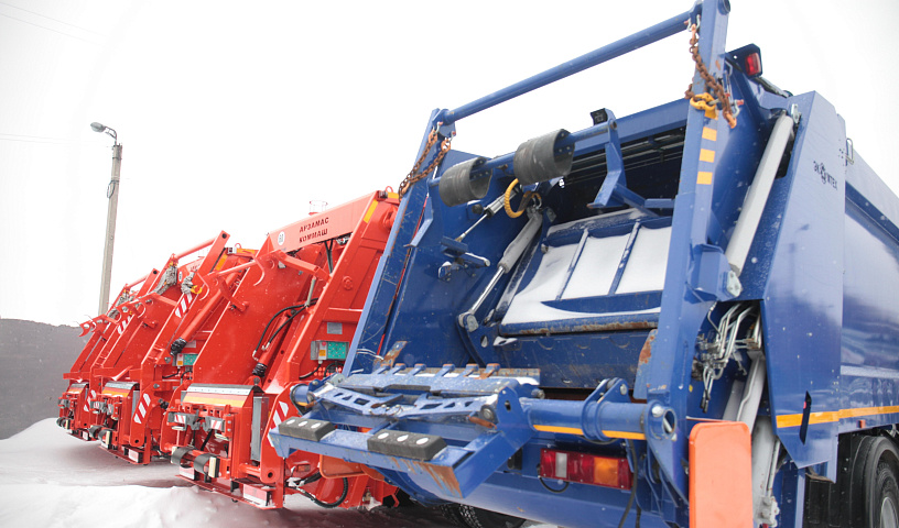 Мусоровоз из-за «катка» не смог забрать отходы в Новосибирской области