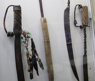 Оружие для шаманских обрядов выставили напоказ в Академгородке