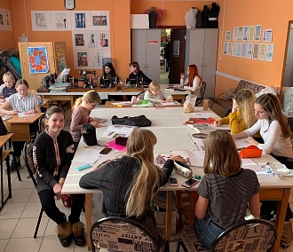 Школьница-дизайнер из Новосибирска поедет на модный показ в Москву