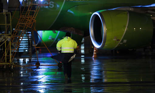 После задержек рейсов S7 Airlines не пустила на борт четырёх пассажиров